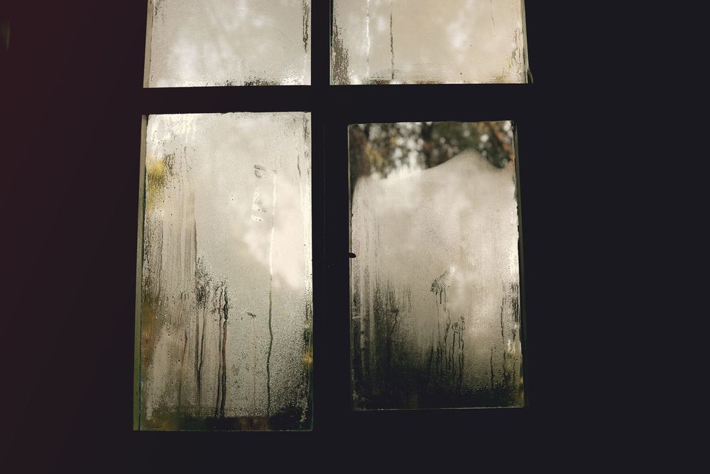 Ventana empañada por la condensación